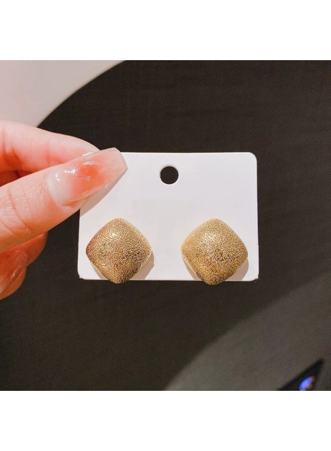 Small Gold Earrings, Elegant and Minimal Design, Suitable for Girls and All Ages, Lightweight for Daily Wear and Occasions - Image 2